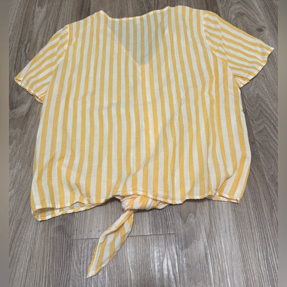 Madewell Buttondown Tie Front Top - Picture 2 of 2